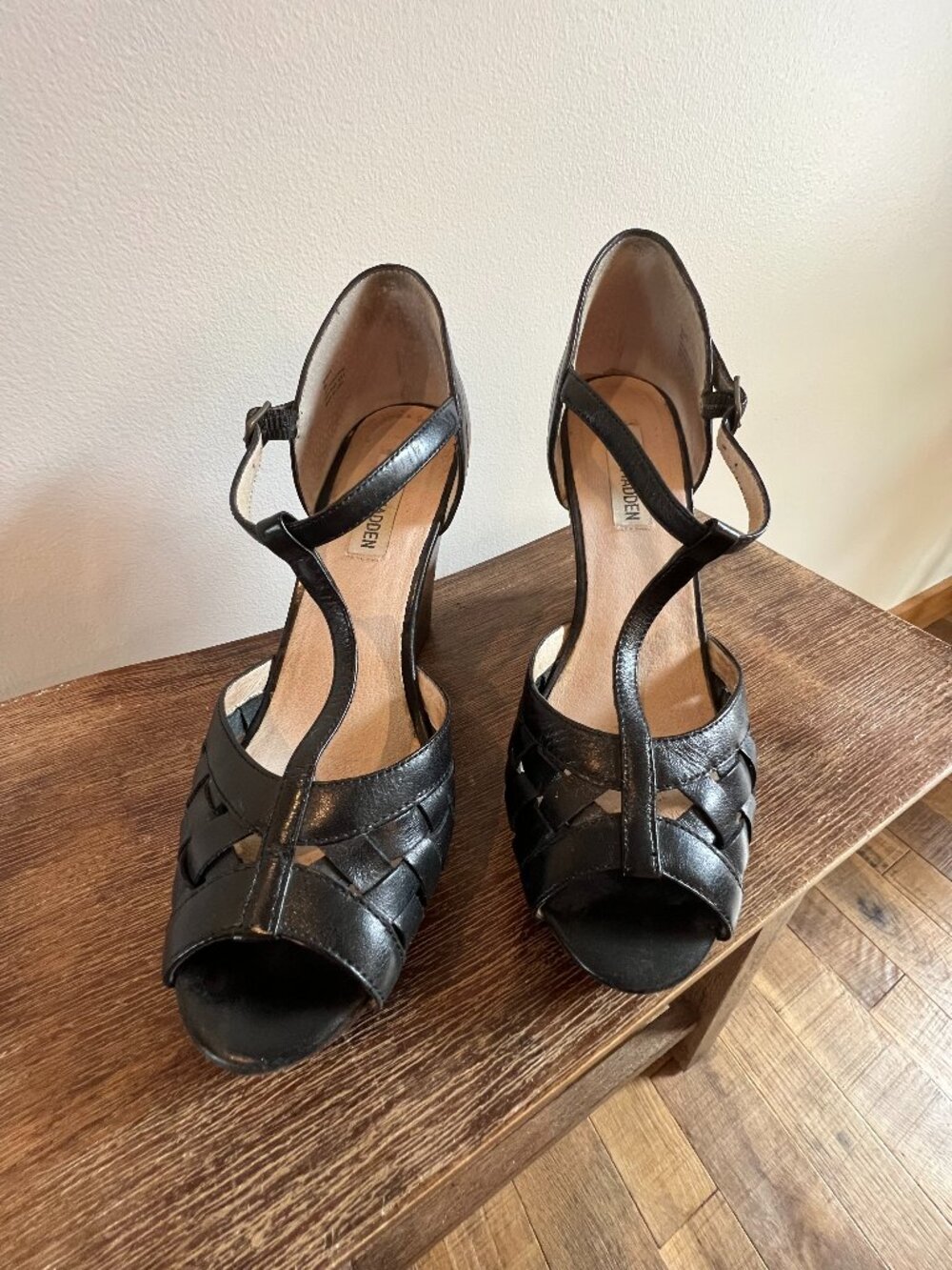Steve Madden Black Leather T Strap Platform Wedges Size 8 M